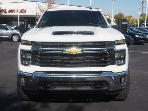 Used 2024 Chevrolet Silverado 2500 LT image 2
