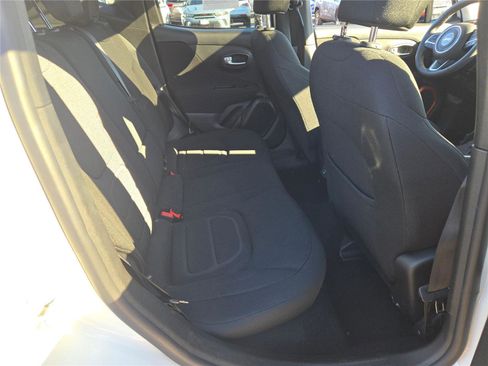 Certified 2020 Jeep Renegade Latitude image 11