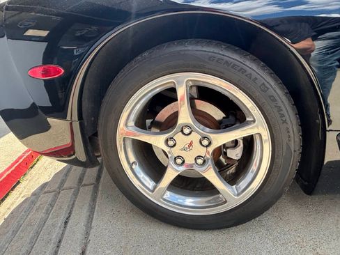 Used 2001 Chevrolet Corvette Convertible RWD image 18