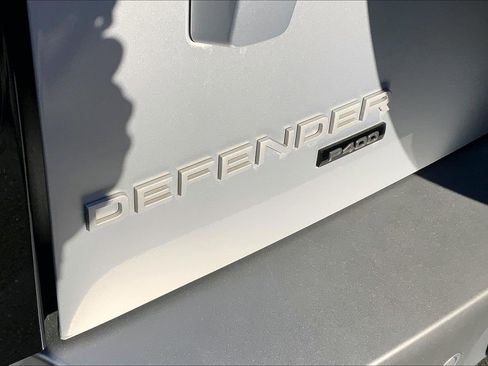 Used 2023 Land Rover Defender 130 SE image 32