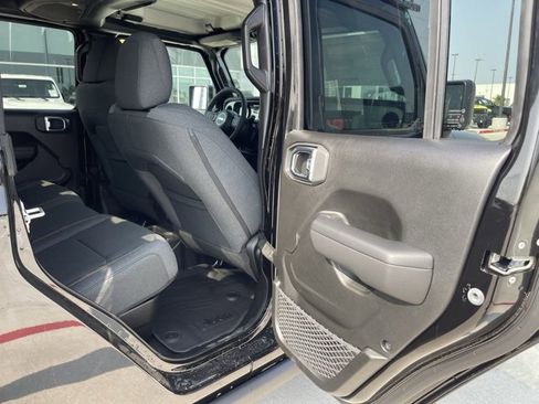 New 2025 Jeep Gladiator Willys image 19