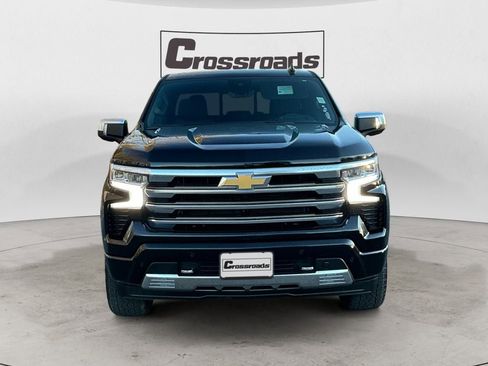 Used 2022 Chevrolet Silverado 1500 High Country w/ Technology Package image 8