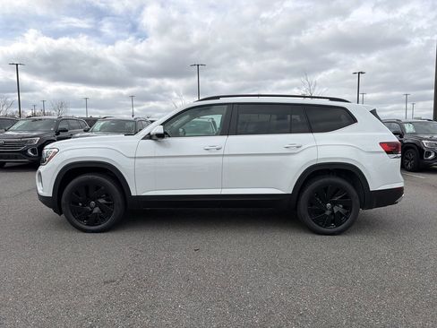 New 2026 Volkswagen Atlas SE FWD image 2