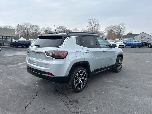 Used 2024 Jeep Compass Limited w/ Elite Group AWD/4WD image 5
