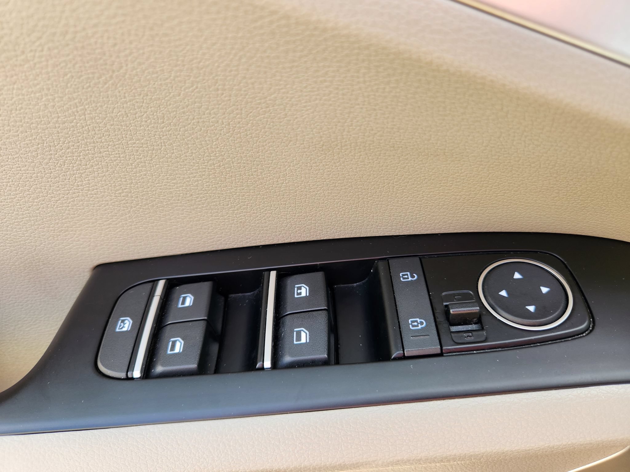 Used 2025 Kia Soul LX w/ LX Technology Package FWD image 14
