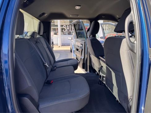 Used 2024 RAM 2500 Big Horn w/ Sport Appearance Package image 12