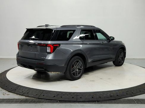 Used 2025 Ford Explorer ST-Line w/ ST-Line Street Pack AWD/4WD image 8