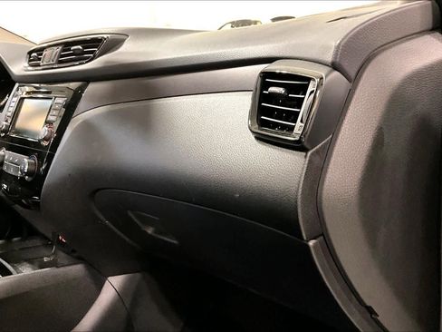 Used 2020 Nissan Rogue Sport S image 17