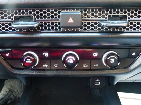 Used 2025 Honda HR-V Sport image 29