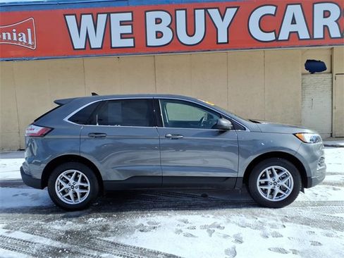 Used 2024 Ford Edge SEL w/ Convenience Package image 3