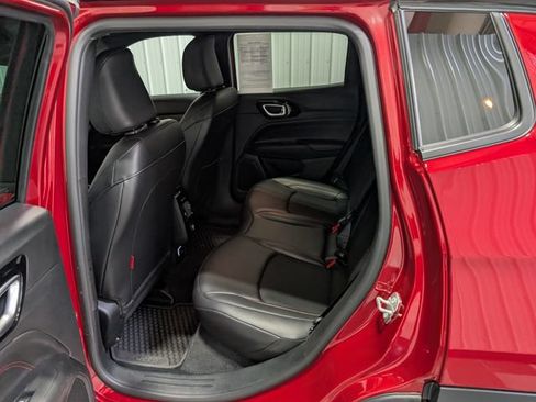 Used 2025 Jeep Compass Trailhawk AWD/4WD image 9