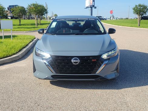 Certified 2025 Nissan Sentra SR FWD image 2
