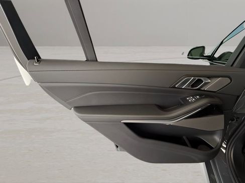 Certified 2026 BMW X7 xDrive40i w/ M Sport Package image 28