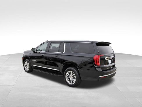 Used 2023 GMC Yukon XL SLT image 3