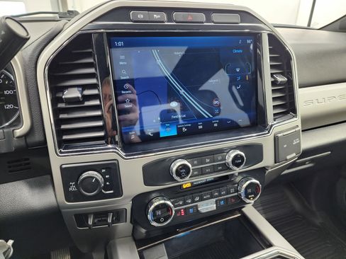 Used 2022 Ford F350 Lariat image 11