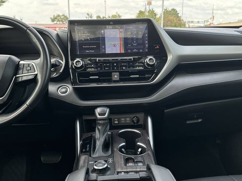 Used 2022 Toyota Highlander Platinum image 29