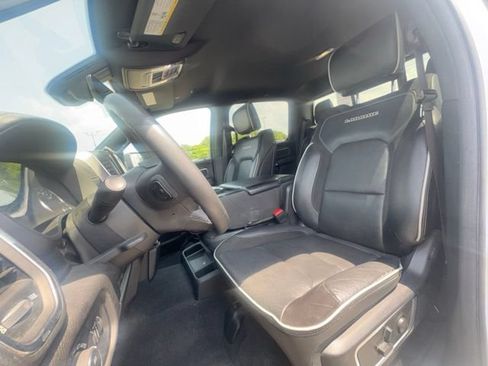 Used 2025 RAM 1500 Laramie AWD/4WD image 13