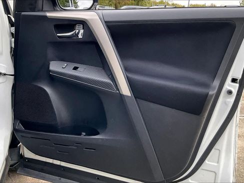 Used 2014 Toyota RAV4 XLE image 20