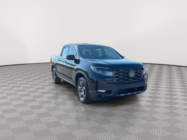 Used 2025 Honda Ridgeline TrailSport image 3