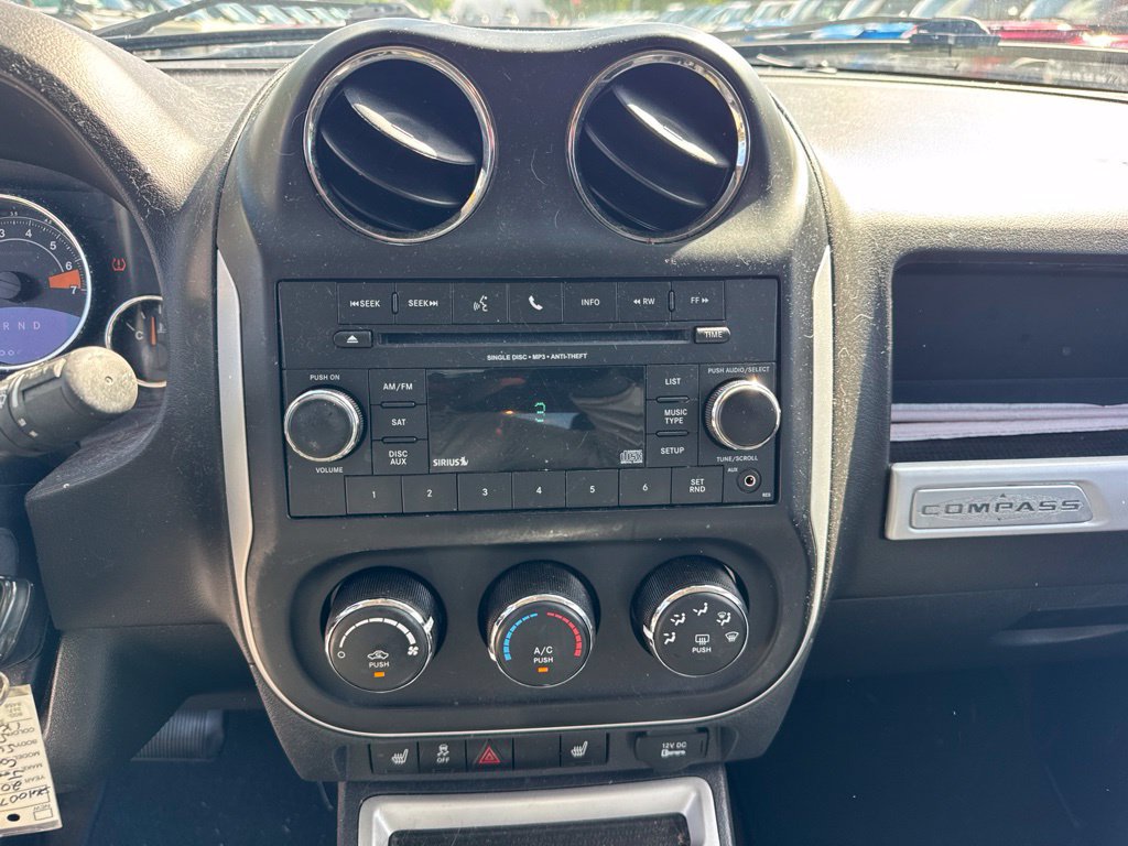 Used 2016 Jeep Compass Latitude FWD image 12