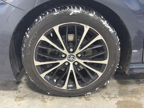 Used 2018 Toyota Camry SE image 5