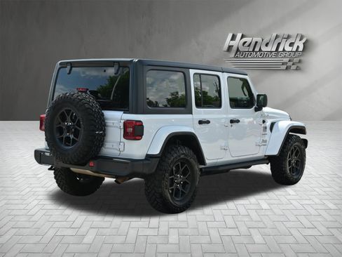 Used 2019 Jeep Wrangler Unlimited Sahara w/ Safety Group AWD/4WD image 10