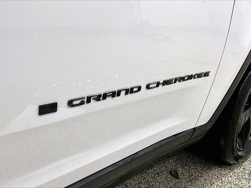Used 2021 Jeep Grand Cherokee L Laredo image 25