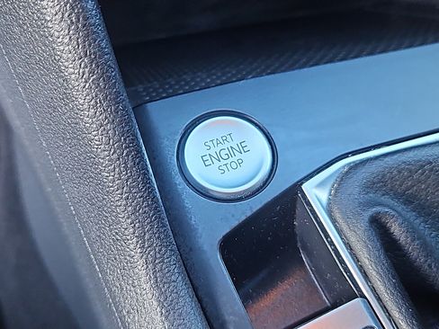 Used 2022 Volkswagen Taos SE w/ IQ.Drive SE Package image 15