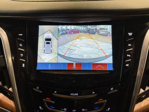 Used 2018 Cadillac Escalade Premium Luxury AWD/4WD image 21