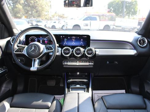 Used 2025 Mercedes-Benz GLB 250 4MATIC image 27