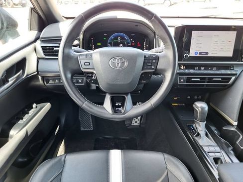 Used 2025 Toyota Camry SE FWD image 26