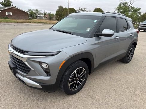 Used 2024 Chevrolet TrailBlazer LT FWD image 3