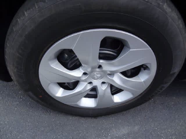 Used 2025 Toyota RAV4 LE AWD/4WD image 12