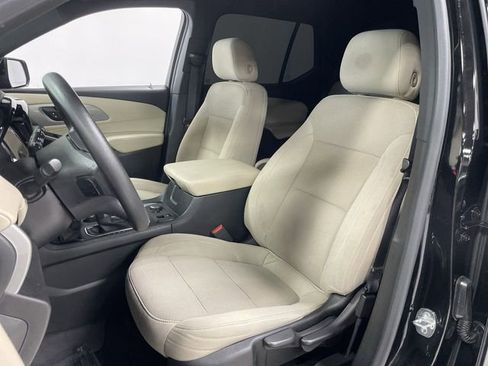 Used 2023 Chevrolet Traverse LS image 11