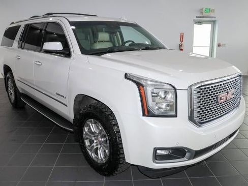 Used 2017 GMC Yukon XL Denali image 7