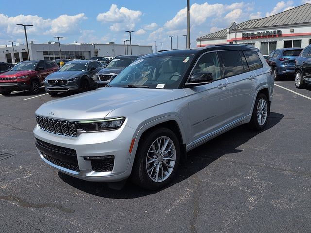 Used 2023 Jeep Grand Cherokee L Summit w/ Advanced Protech Group IV AWD/4WD image 3