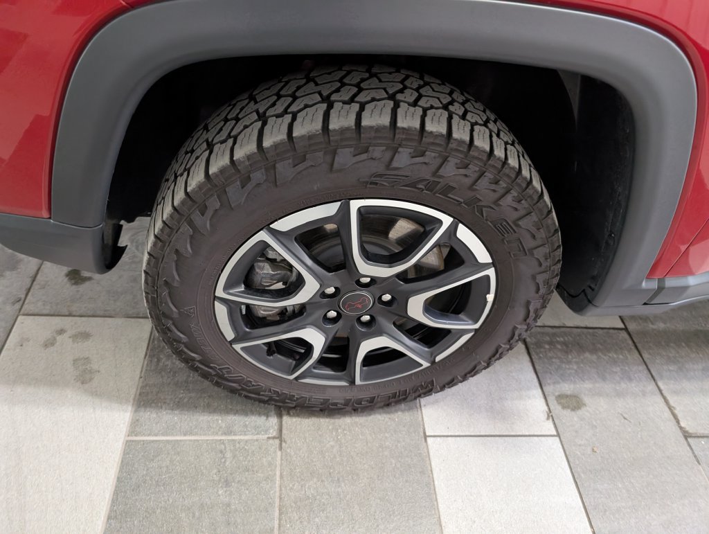 Used 2025 Jeep Compass Trailhawk AWD/4WD image 7