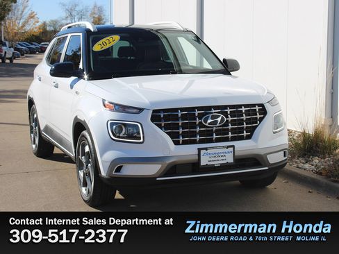 Used 2022 Hyundai Venue Limited image 3