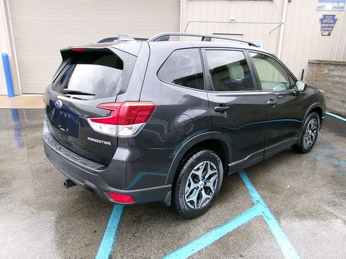 Used 2019 Subaru Forester Premium w/ All-Weather Package AWD/4WD image 5