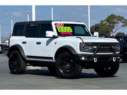 Used 2024 Ford Bronco Badlands image 2