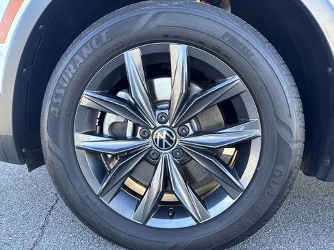 Used 2023 Volkswagen Tiguan SE image 8