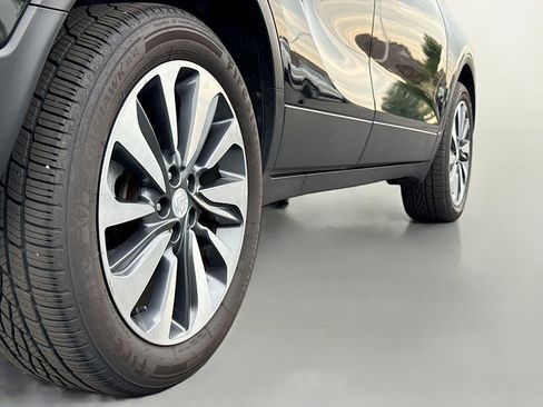Used 2020 Buick Encore Essence FWD image 15