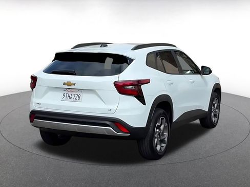 Used 2025 Chevrolet Trax LT w/ LT Convenience Package image 14