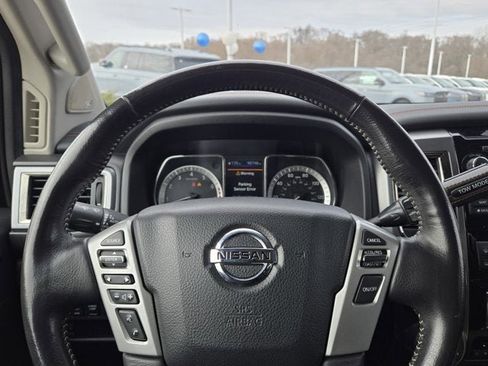 Used 2019 Nissan Titan Platinum Reserve AWD/4WD image 29