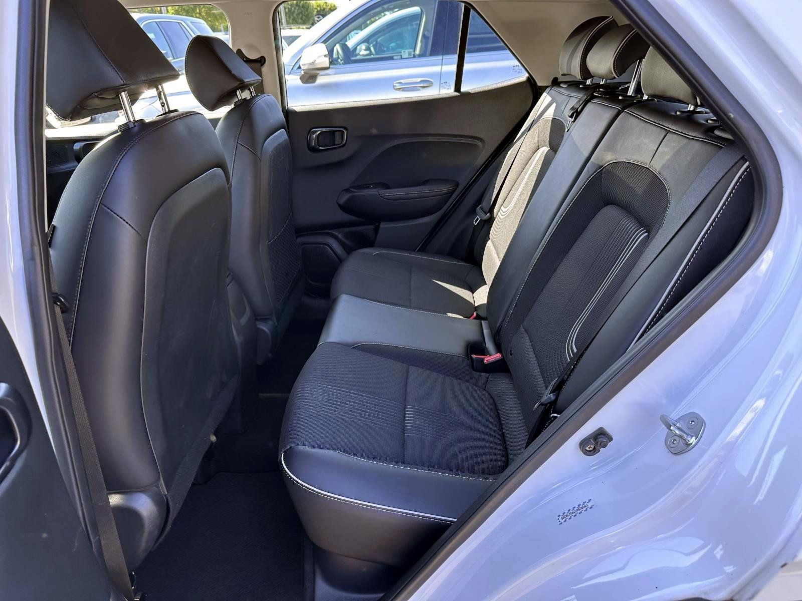 Used 2023 Hyundai Venue Limited w/ Cargo Package FWD image 12