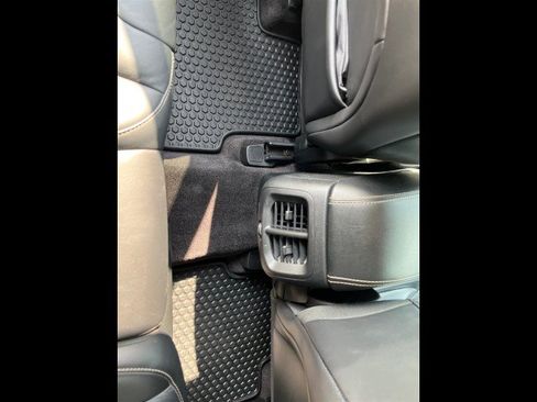 Used 2017 Jeep Cherokee Latitude w/ True North Edition AWD/4WD image 8
