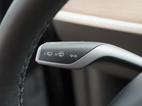 Used 2024 Tesla Model Y Long Range AWD/4WD image 27