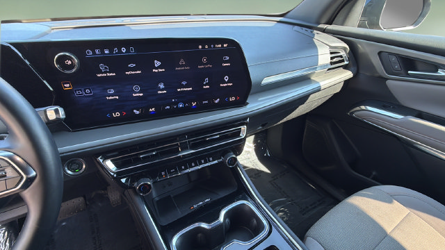 Used 2026 Chevrolet Traverse LT w/ Driver Confidence Package FWD image 24