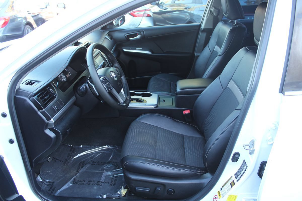 Used 2014 Toyota Camry SE FWD image 17