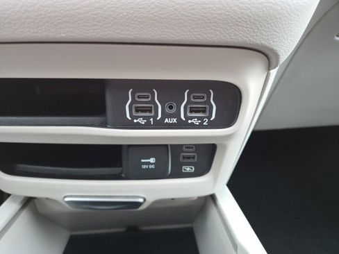 Used 2022 Chrysler Pacifica Touring-L image 56